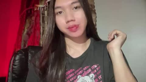 Snapshot of kat_hollandx chatting on 09-10-25, 06:41 Majesty online show from 09-10-25, 06:41