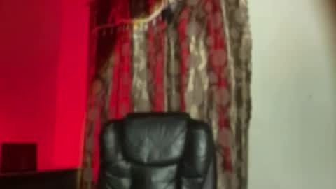 Snapshot of kat_hollandx chatting on 11-13-25, 07:02 Majesty online show from 11-13-25, 07:02