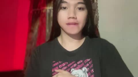 Snapshot of kat_hollandx chatting on 12-19-25, 05:20 Majesty online show from 12-19-25, 05:20