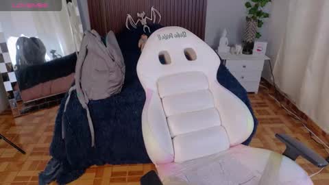 Snapshot of kataleya_29 chatting on 10-14-25, 04:30 kate online show from 10-14-25, 04:30