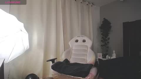 Snapshot of kataleya_29 chatting on 10-17-25, 12:19 kate online show from 10-17-25, 12:19