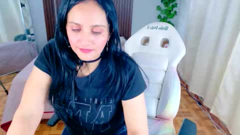 Snapshot of kataleya_29 chatting on 11-11-25, 04:29 kate online show from 11-11-25, 04:29