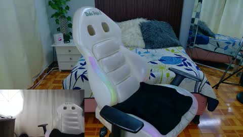 Snapshot of kataleya_29 chatting on 12-15-25, 09:08 kate online show from 12-15-25, 09:08