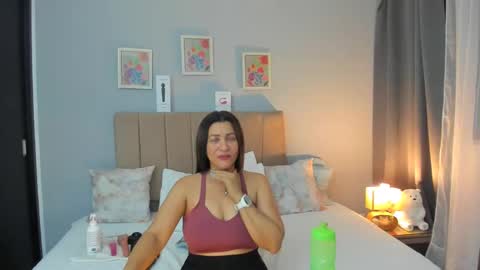 Snapshot of kataleyarios01 chatting on 09-12-25, 12:44 kataleyarios01 online show from 09-12-25, 12:44