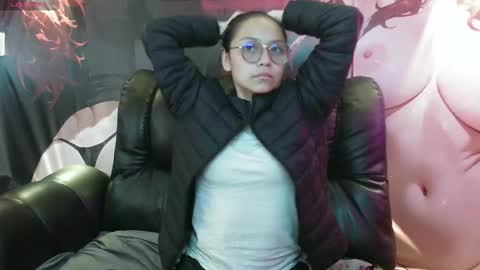 Snapshot of katalina07 chatting on 10-20-25, 04:18 Katalina online show from 10-20-25, 04:18
