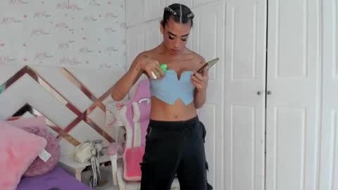 Snapshot of katamillants777 chatting on 01-22-25, 04:13 Kata Millants online show from 01-22-25, 04:13