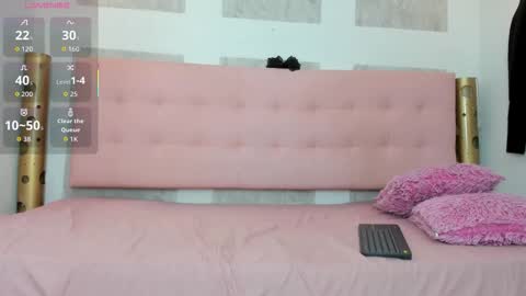 Snapshot of katana_blade chatting on 09-28-25, 05:35 online show from 09-28-25, 05:35