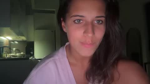 Snapshot of katarasimon chatting on 10-13-25, 03:28 katarasimon online show from 10-13-25, 03:28