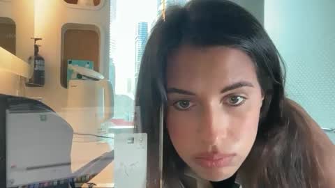 Snapshot of katarasimon chatting on 10-31-25, 08:21 katarasimon online show from 10-31-25, 08:21