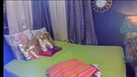 Snapshot of katarina_hot_mistress chatting on 09-14-25, 12:32 katarina online show from 09-14-25, 12:32