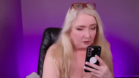 Snapshot of katdsinclair chatting on 12-21-25, 04:47 Kat D Sinclair online show from 12-21-25, 04:47