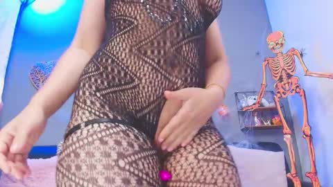 Snapshot of kateadamss1 chatting on 10-11-25, 08:18 KateAdams online show from 10-11-25, 08:18