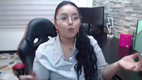 Snapshot of kateanderss chatting on 11-23-25, 05:29 kateanderss online show from 11-23-25, 05:29