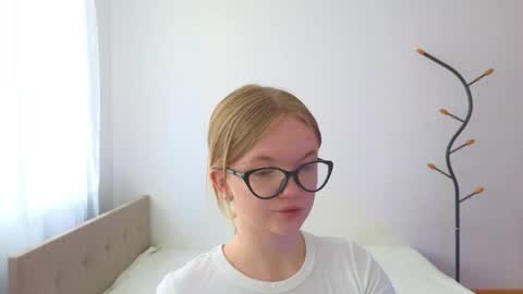 Snapshot of katebunnys chatting on 06-05-26, 04:52 katebunnys online show from 06-05-26, 04:52