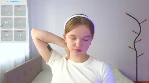 Snapshot of katebunnys chatting on 06-14-26, 11:12 katebunnys online show from 06-14-26, 11:12