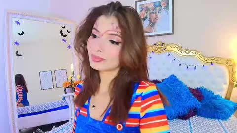 katee Martinez online show from 10-31-25, 08:54