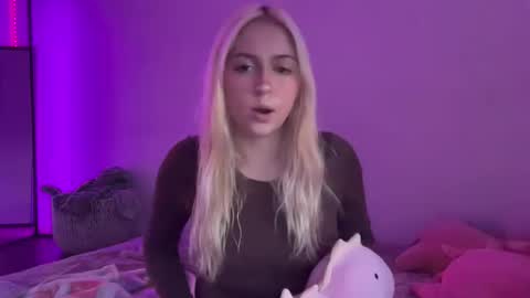 kateharperr online show from 10-23-25, 01:16