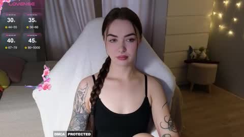 Snapshot of kateleoo chatting on 10-18-25, 10:05 Im Kate  online show from 10-18-25, 10:05