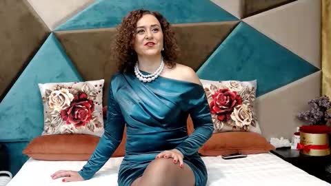 Snapshot of katequeenx chatting on 10-20-25, 10:32 KateQueenston -- online show from 10-20-25, 10:32