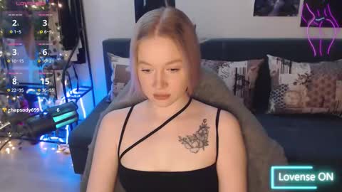 Lisa online show from 10-28-25, 02:04