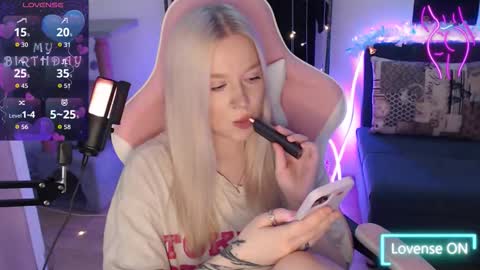 Lisa online show from 12-17-25, 03:01