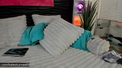 Kates Kurves online show from 02-03-25, 05:56