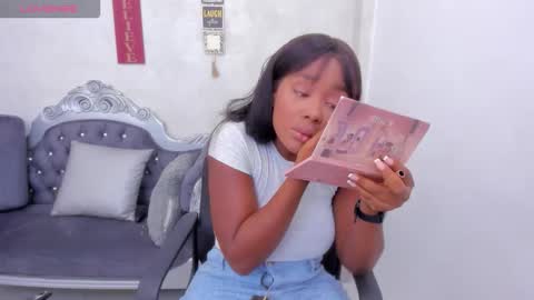 Snapshot of katherin_cruzz chatting on 11-30-25, 01:48 katherin online show from 11-30-25, 01:48