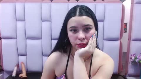 Snapshot of katherin_sweett chatting on 02-21-25, 01:22 katherin_sweett online show from 02-21-25, 01:22