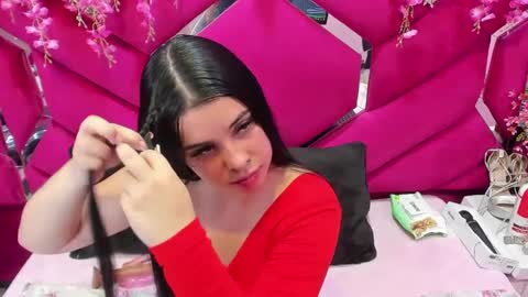 Snapshot of katherin_sweett chatting on 10-05-25, 04:00 katherin_sweett online show from 10-05-25, 04:00