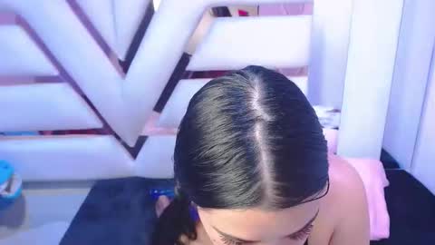 Snapshot of katherin_sweett chatting on 10-23-25, 04:23 katherin_sweett online show from 10-23-25, 04:23