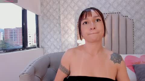 Snapshot of katherine_glow chatting on 05-21-26, 11:17 KATHE online show from 05-21-26, 11:17