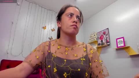 Paola online show from 03-11-25, 06:41