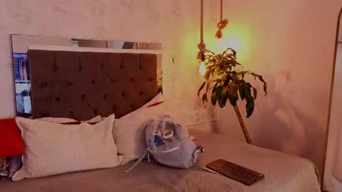 Snapshot of kathira_londres chatting on 07-05-26, 01:18 Sofia online show from 07-05-26, 01:18