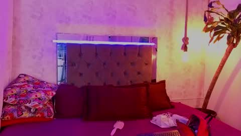 Snapshot of kathira_londres chatting on 07-16-26, 01:17 Sofia online show from 07-16-26, 01:17