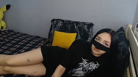 KathrineBerry online show from 01-03-25, 04:33