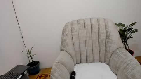 Snapshot of katia_12_ chatting on 12-27-24, 01:11 katia_12_ online show from 12-27-24, 01:11