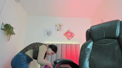 Katia  online show from 11-27-25, 11:34