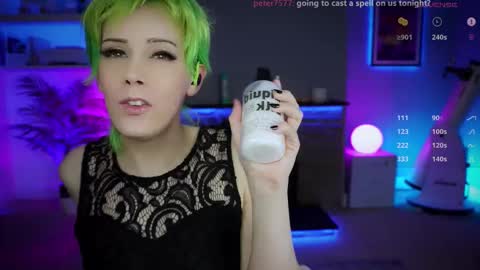 Snapshot of katie_cutie_ts chatting on 10-28-25, 08:33 Katie online show from 10-28-25, 08:33