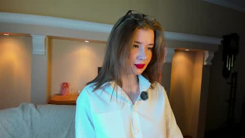 Snapshot of katiecarti chatting on 05-02-26, 08:08 Katrina online show from 05-02-26, 08:08