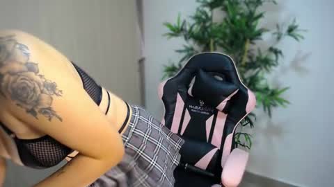 Snapshot of katiejane_ chatting on 06-13-26, 10:57 Katie Jane online show from 06-13-26, 10:57