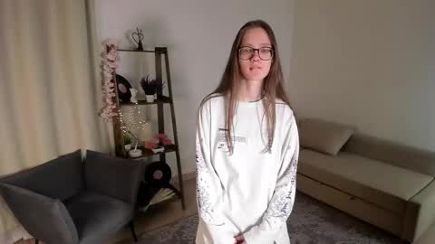 Snapshot of katinatonge chatting on 10-13-25, 01:49 Scarlett online show from 10-13-25, 01:49