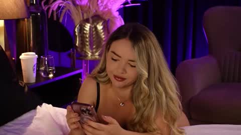 KatJolie online show from 09-10-25, 07:47