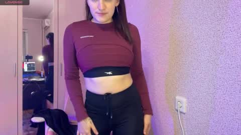 Snapshot of katrin_kristal chatting on 02-13-25, 10:00 naked in pvt show 100 tk online show from 02-13-25, 10:00