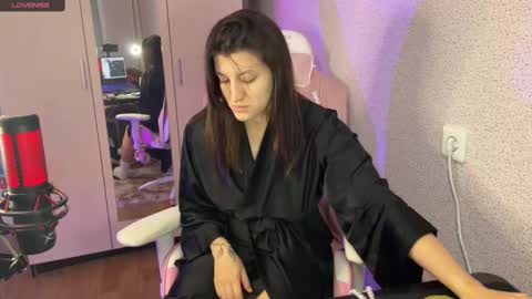 Snapshot of katrin_kristal chatting on 02-14-25, 07:44 naked in pvt show 100 tk online show from 02-14-25, 07:44