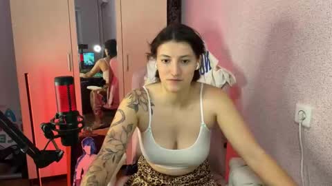 Snapshot of katrin_kristal chatting on 03-01-25, 05:38 naked in pvt show 100 tk online show from 03-01-25, 05:38