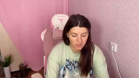 Snapshot of katrin_kristal chatting on 10-24-25, 10:55 naked in pvt show 100 tk online show from 10-24-25, 10:55