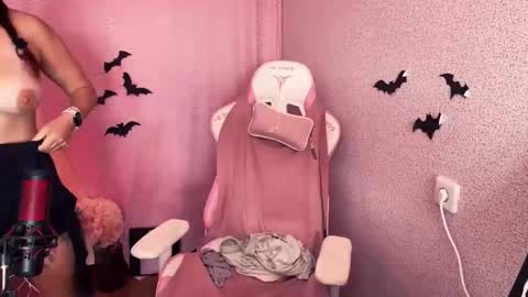 Snapshot of katrin_kristal chatting on 10-29-25, 08:27 naked in pvt show 100 tk online show from 10-29-25, 08:27