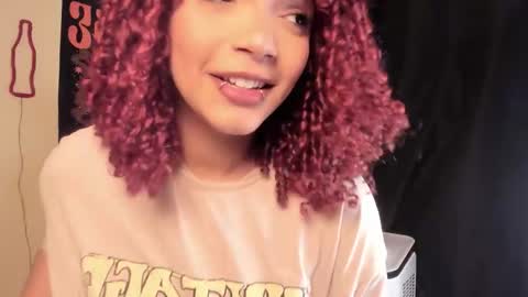 Snapshot of katrinaa_ricci chatting on 12-14-25, 01:05 Katrina Ricci online show from 12-14-25, 01:05