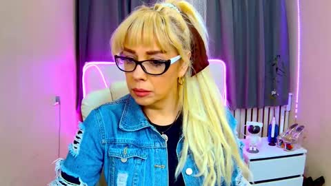 Snapshot of katrinacharm chatting on 09-15-25, 06:02 katrinacharm online show from 09-15-25, 06:02