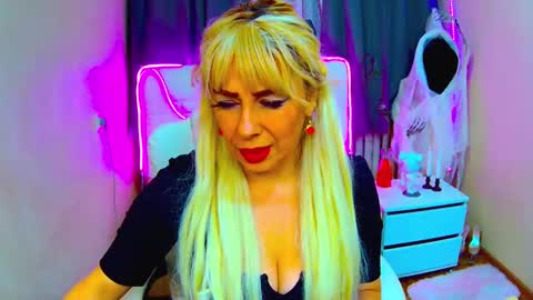 Snapshot of katrinacharm chatting on 10-10-25, 12:59 katrinacharm online show from 10-10-25, 12:59